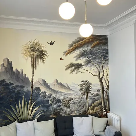 Décoré Proche Du Parc Des Expositions Parigi