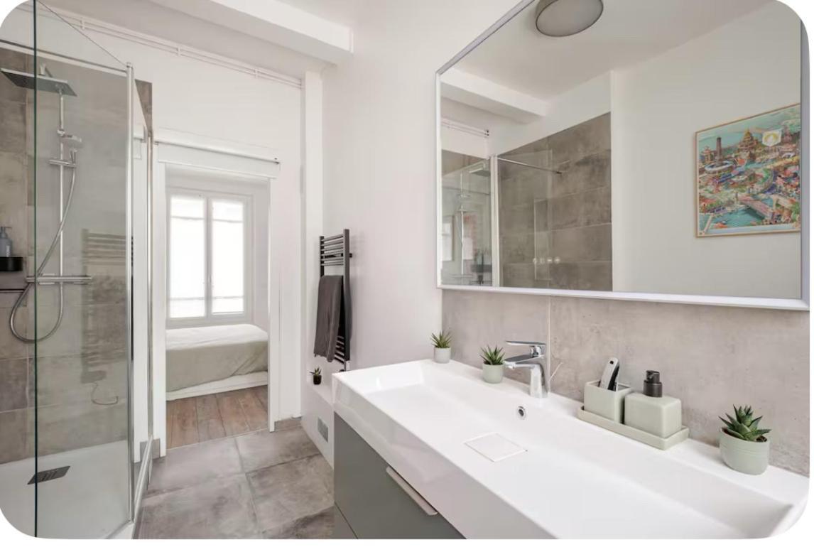 Decore Proche Du Parc Des Expositions